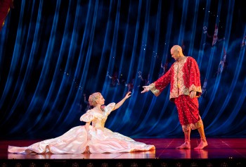 Lisa McCune and Teddy Tahu Rhodes in Opera Australia's The King and I, Brisbane. Image by Oliver Toth 