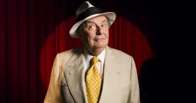 Barry Humphries. Image by Claudio Raschella